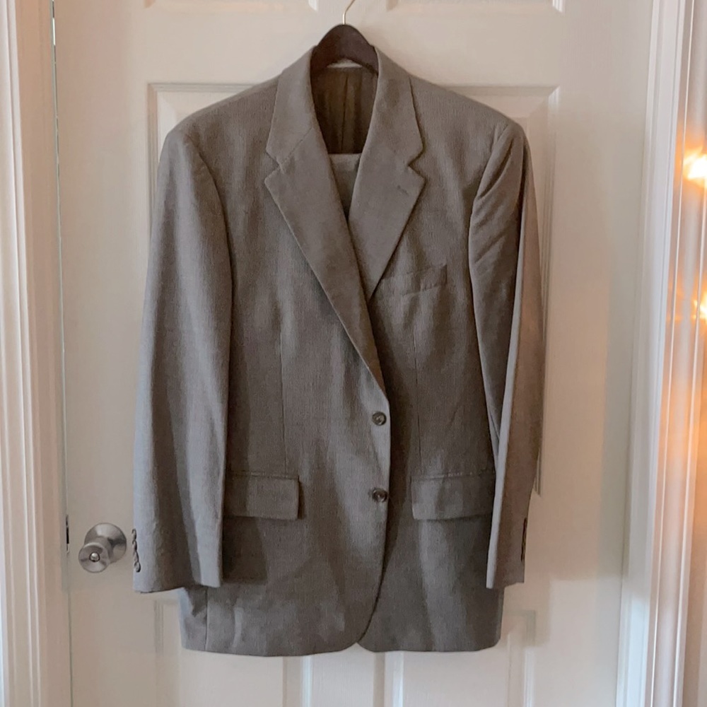 Ralph Lauren Men’s Suit (Jacket and pants) Jacket 44R; Pants waist 36 length 32